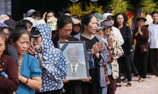 Những hình ảnh xúc động tại lễ an táng nguyên Tổng bí thư Đỗ Mười