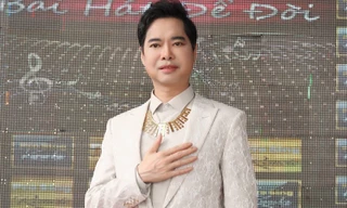 Ngọc Sơn sinh năm 1970, được mệnh danh là 'ông hoàng nhạc Sến' của Việt Nam.