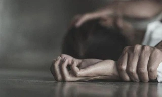 Điều tra nghi án bé gái bị hàng xóm dâm ô khi đang học bài