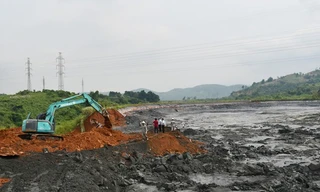 Dùng 500 tấn vôi để dung hòa axit sau vụ vỡ hồ chất thải ở Lào Cai