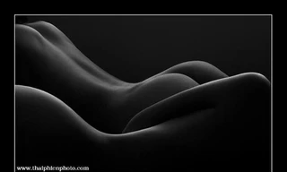 Những bức ảnh nude 18+ ấn tượng của nghệ sĩ Thái Phiên