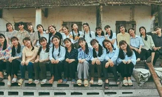 Thầy giáo Quảng Ninh chụp kỷ yếu cho học sinh theo phong cách hoài cổ