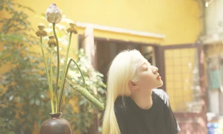 Nữ sinh bạch tạng sở hữu vẻ đẹp như nàng công chúa tuyết