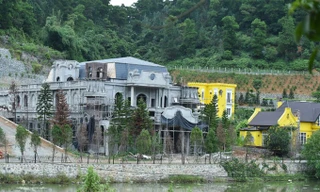 Ai là chủ nhân những biệt thự sang trên đất rừng phòng hộ Sóc Sơn?