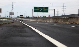 Mục kích những vết nứt, lượn sóng trên cao tốc Đà Nẵng - Quảng Ngãi