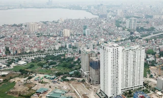 Từ ban công các căn hộ 3 phòng ngủ hướng Đông của EcoLife Tây Hồ đều có ban công, cửa sổ nhìn ra Hồ Tây 