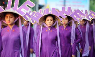 Xung quanh chuyện nón Huế bị 'cắm sừng'