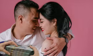 Được chồng tặng trăm triệu, MC Hoàng Linh nói gì?