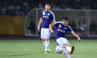 Mục kích Quang Hải tái hiện 'cầu vồng tuyết' Thường Châu trên sân Hàng Đẫy