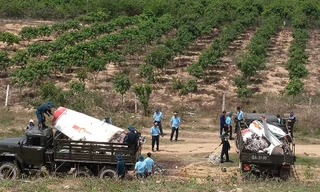 Hiện trường vụ rơi máy bay quân sự ở Khánh Hòa. Ảnh: Công Hoan