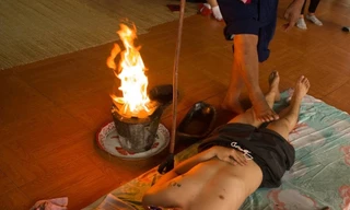 Trải nghiệm massage bằng chân và lửa ở Thái Lan