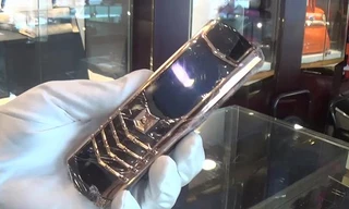 Chiếc điện thoại giá gần 1 tỷ đồng có gì đặc biệt?