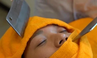 Trải nghiệm massage bằng... dao phay ở Đài Loan