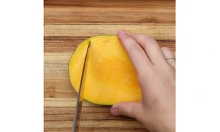 Thử công thức pha cocktail Sangria từ dứa - xoài - kiwi siêu ngon