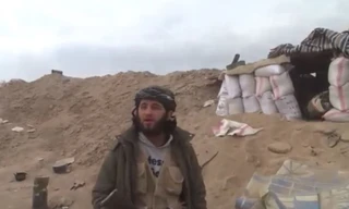 Đang 'ba hoa tự sướng', tay súng IS bị tên lửa Kalibr phóng trúng đầu