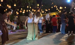 Trò chơi Trung thu xưa tái hiện ở Văn Miếu - Quốc Tử Giám