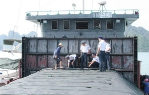 Cảnh sát biển bắt giữ 1.400 tấn than lậu