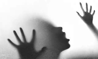 Nổi ‘máu dê’ khi thấy phụ nữ tắm hớ hênh