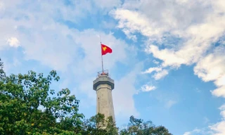 Điện Biên gắn biển cột cờ A Pa Chải 