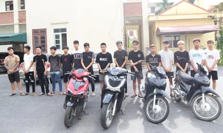 Tìm đối thủ hỗn chiến, nhóm thanh thiếu niên đánh luôn người đi đường