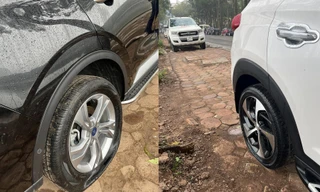 Hàng loạt ô tô đỗ trên vỉa hè Hà Nội bị chọc thủng lốp trong đêm