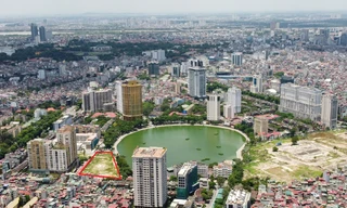 Cận cảnh khu phức hợp 18 tầng 'đắp chiếu' bên hồ Giảng Võ vào tầm ngắm kiểm tra