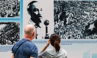 Lý do khách Tây nháo nhác tìm người phiên dịch ở phố đi bộ Nguyễn Huệ