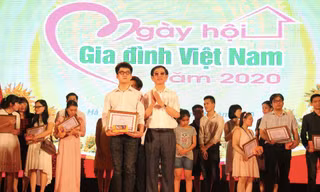Niềm tin mãnh liệt của chàng trai khiếm thị Nguyễn Văn Hoàng