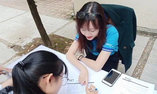 Mang thẻ ngân hàng đến tận tay tân sinh viên