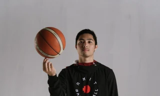 Chàng sinh viên chơi tại giải bóng rổ chuyên nghiệp VBA