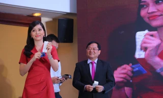 Trải nghiệm thanh toán không tiếp xúc cùng Á hậu Phương Nga