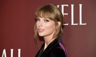 "Khui" học vấn khủng của sao: Shakira biết 6 ngôn ngữ, Taylor Swift có cả bằng Tiến sĩ!