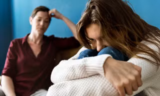 Con cái tuổi dậy thì chẳng bao giờ nói là mình bị trầm cảm, nhưng đây là những “manh mối”