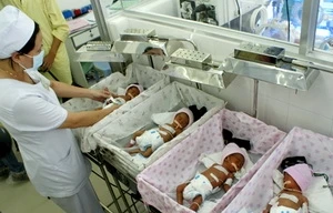 Bệnh viện Từ Dũ đón ca sinh tư bé gái thành công