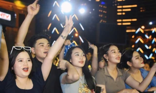 Dàn anh trai bùng nổ tại sân khấu 'Nha Trang say hi'