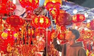 Rực rỡ phố đèn lồng 'chỉ Tết mới có' ở Nha Trang