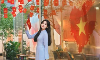 Giới trẻ Nha Trang check-in cùng cờ đỏ sao vàng