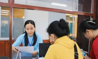 Ngày đầu vận hành chính quyền 2 cấp ở Khánh Hòa: Thủ tục hành chính xử lý trong 20 phút