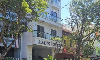 Cưỡng chế 'cắt' 2 tầng xây trái phép của khách sạn ở Phú Yên