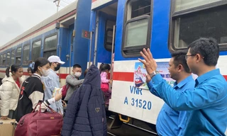 Hàng nghìn công nhân được đi tàu hỏa miễn phí về quê ăn Tết