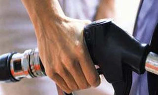 Đóng cửa 11 cây xăng gian lận