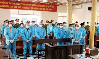 Ông trùm trường gà khu vực biên giới và 42 con bạc lĩnh án