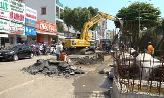 Đường phố Cần Thơ ngổn ngang, 'bẫy đinh' những ngày cận Tết