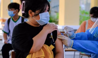 Cần Thơ yêu cầu người chưa tiêm hoặc tiêm chưa đủ liều vắc xin hạn chế ra khỏi nơi ở