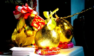 Lộ diện trái cây 'dát vàng' chưng Tết