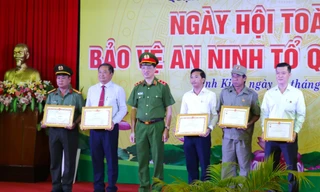 Trung tướng Nguyễn Duy Ngọc dự Ngày hội toàn dân bảo vệ ANTQ tại Cần Thơ 