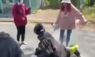 Đình chỉ học 2 tuần đối với 9 học sinh dùng mũ bảo hiểm đánh bạn nhập viện