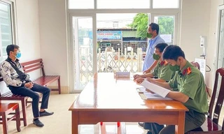 Công an triệu tập thanh niên 'còm dạo' xúc phạm lực lượng chống dịch