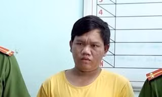 Bị bắt vì dám mang sổ đỏ giả đi công chứng chuyển nhượng đất 