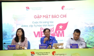 Anh Nguyễn Bình Minh, Chánh Văn phòng T.Ư Đoàn, Trưởng Ban biên tập Cổng thông tin điện tử T.Ư Đoàn giới thiệu về Cuộc thi sáng tác video, clip Tự hào Việt Nam bằng tiếng Anh. Ảnh: Lâm Đăng Hải